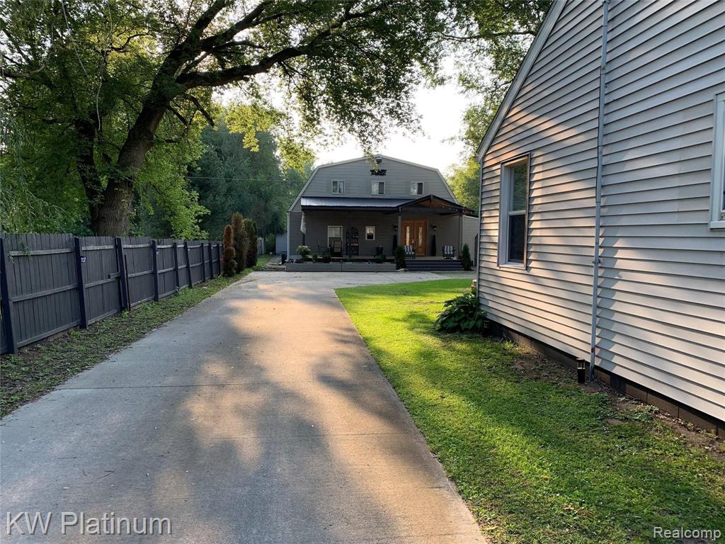 5161 Parker Road, Fort Gratiot, MI 48059 — Photo 5