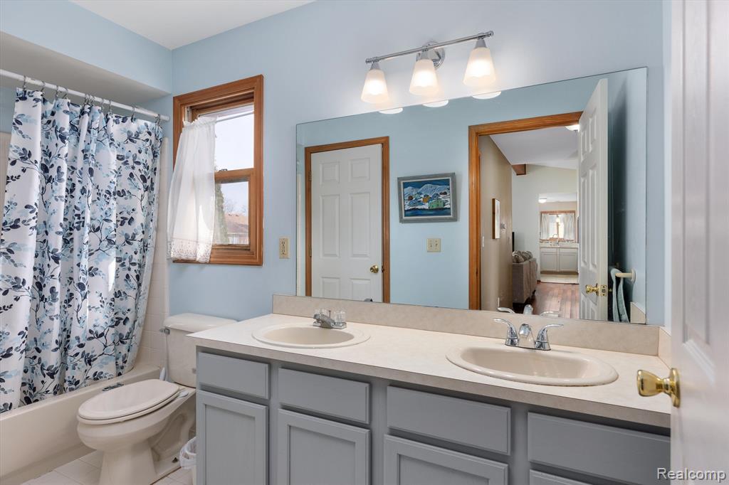 47172 Ellie Drive, Macomb, MI 48044 — Photo 18