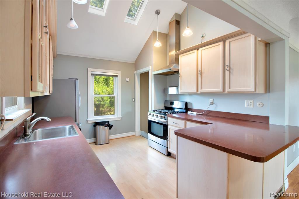 8027 Kolb Avenue, Allen Park, MI 48101 — Photo 8