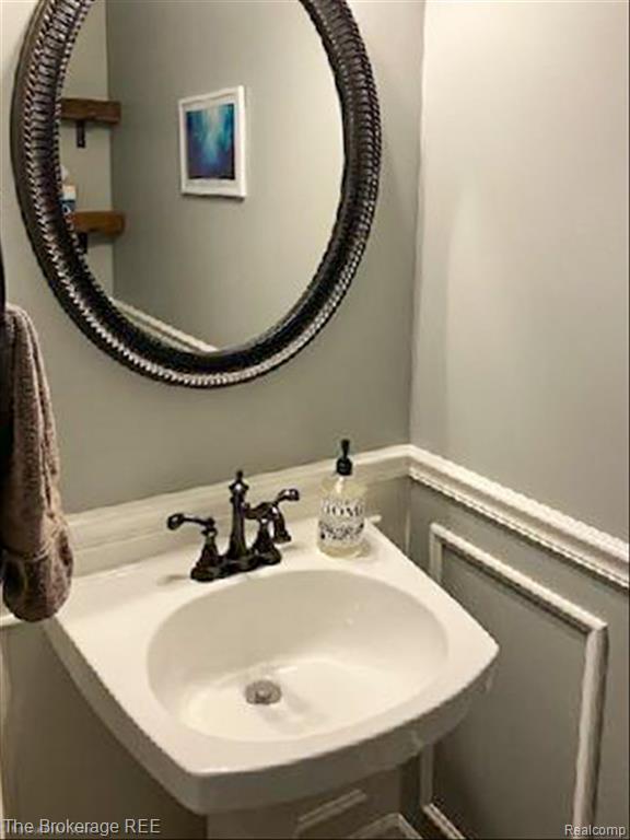 4449 Brighton Drive, Grand Blanc, MI 48439 — Photo 32