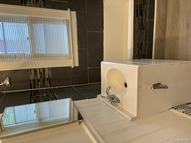 24320 Flower Ave, Eastpointe, MI 48021 — Photo 2