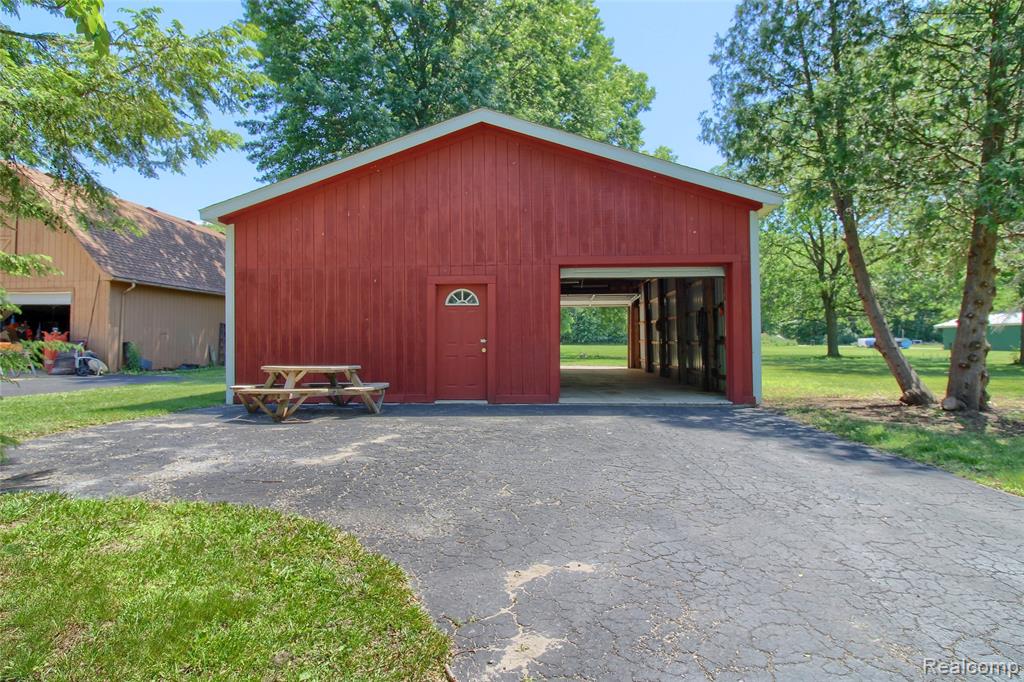 21515 Huron River Drive, New Boston, MI 48164 — Photo 32