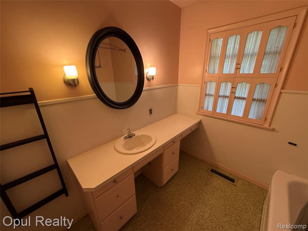 42550 Clemons Drive, Plymouth, MI 48170 — Photo 19