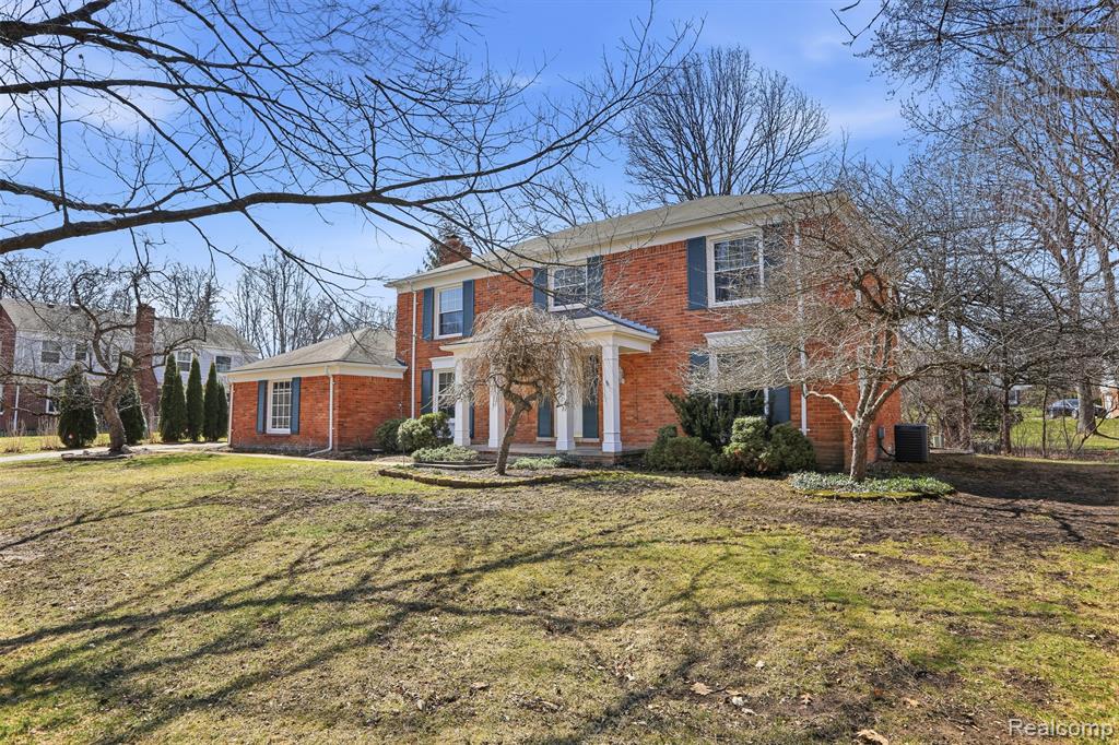 5972 Barnstable Court, West Bloomfield, MI — Photo 2