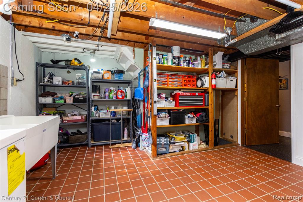 22803 Manning Street, Farmington, MI 48336 — Photo 38