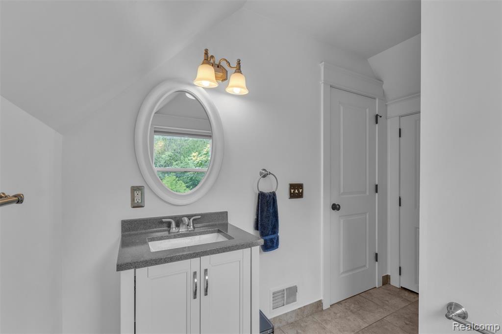 715 Gardenia Avenue, Royal Oak, MI 48067 — Photo 39