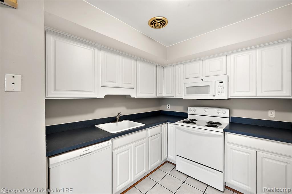 6972 Harvard Lane, Canton, MI 48187 — Photo 9