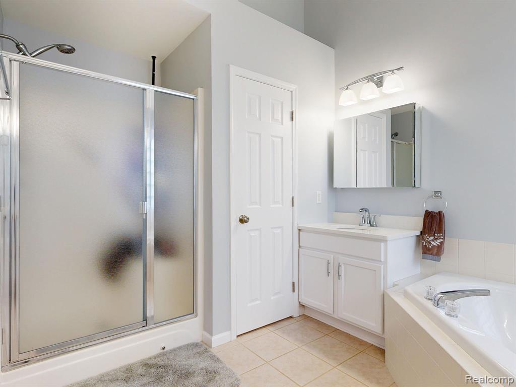 4400 Oak Tree Trail, Fenton, MI 48430 — Photo 31