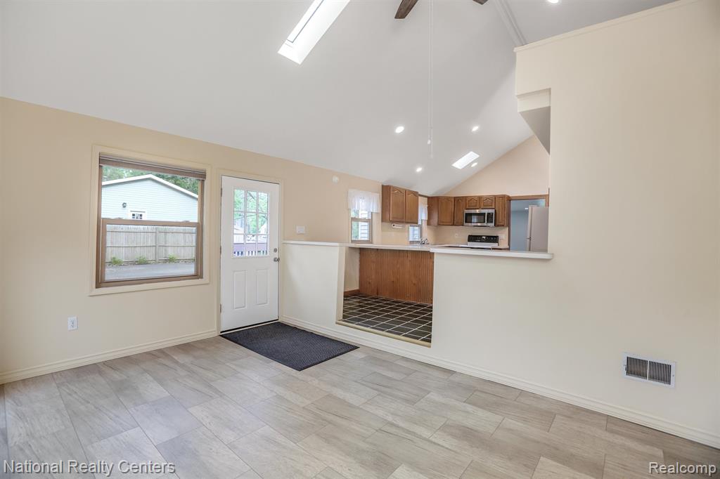 330 BEACHWAY Street, Whitmore Lake, MI 48189 — Photo 22