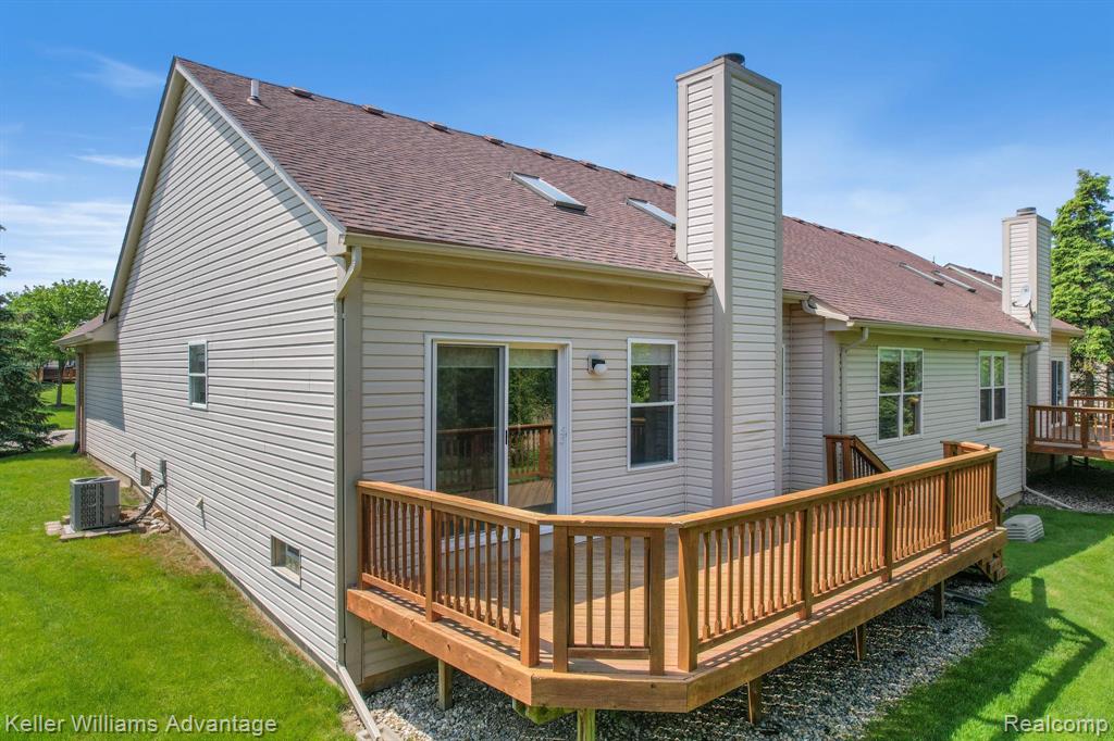 390 Mulberry Drive, Commerce Twp, MI 48390 — Photo 4
