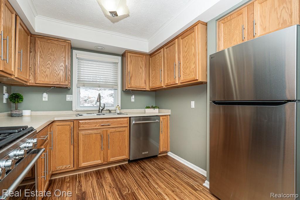 8955 Maplewood Avenue, Clarkston, MI 48348 — Photo 9