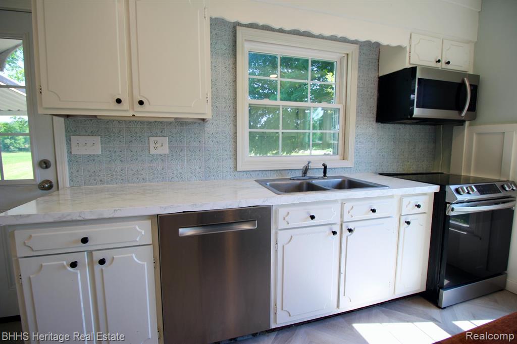 4201 N Burkhart Road, Howell, MI 48855 — Photo 9