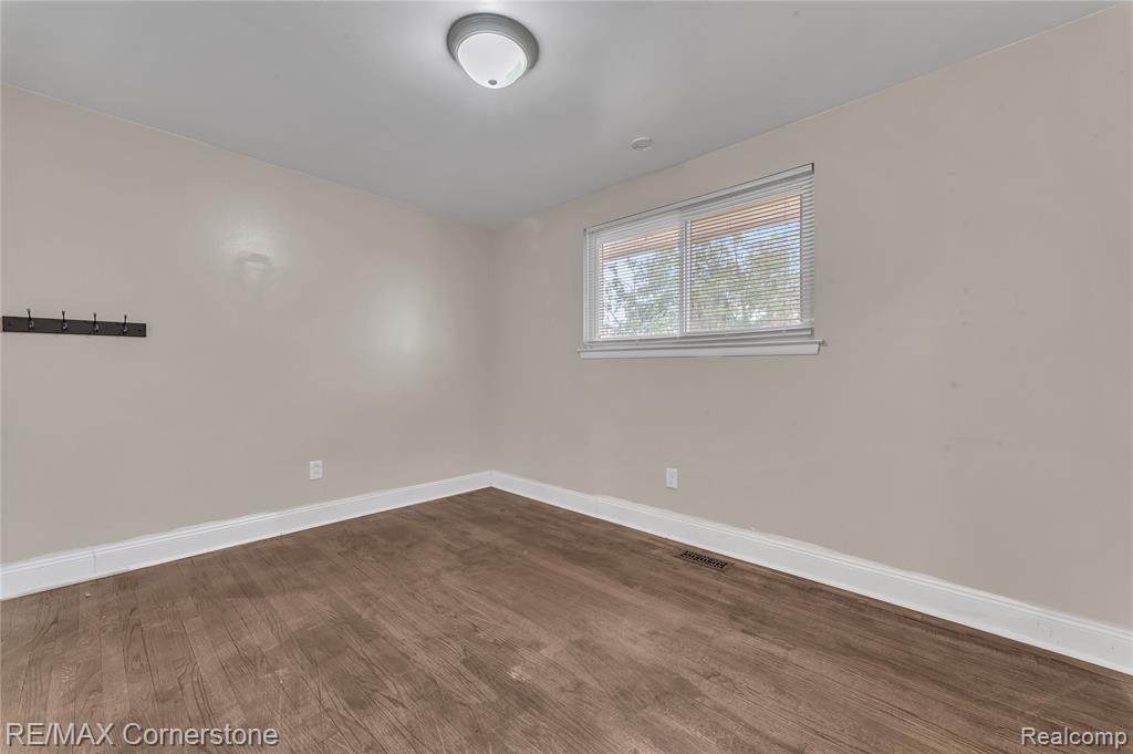 6797 Chirrewa Street, Westland, MI — Photo 13