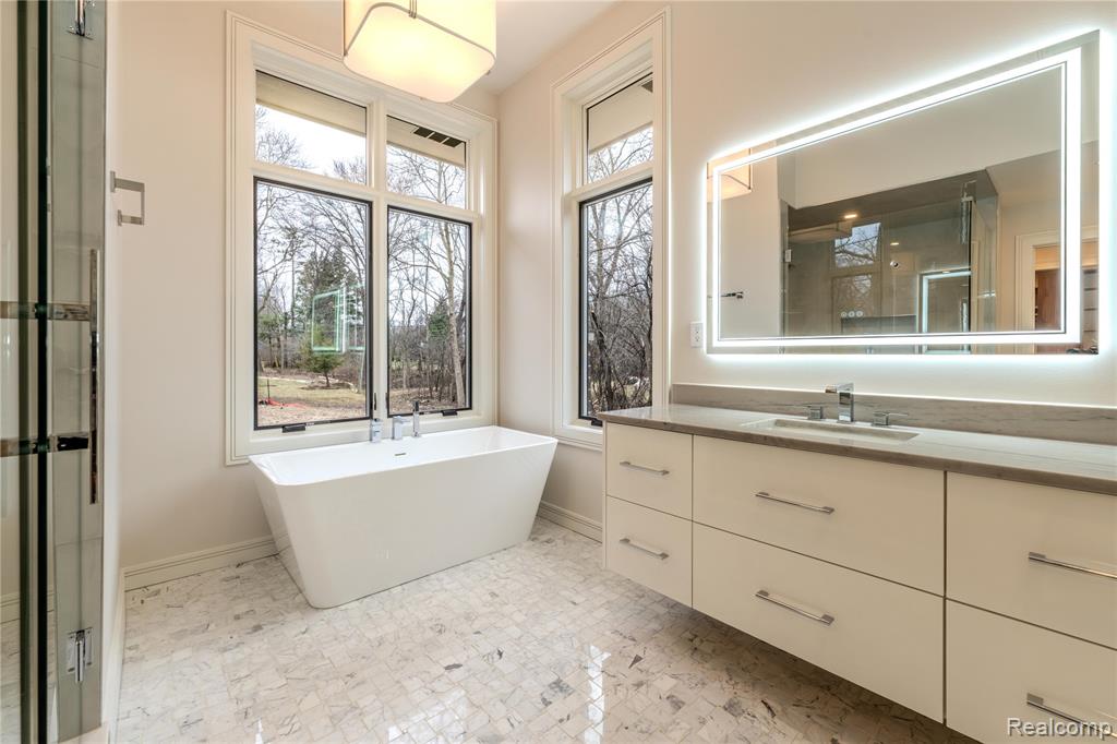 7400 Melody Lane, Bloomfield Hills, MI 48301 — Photo 22