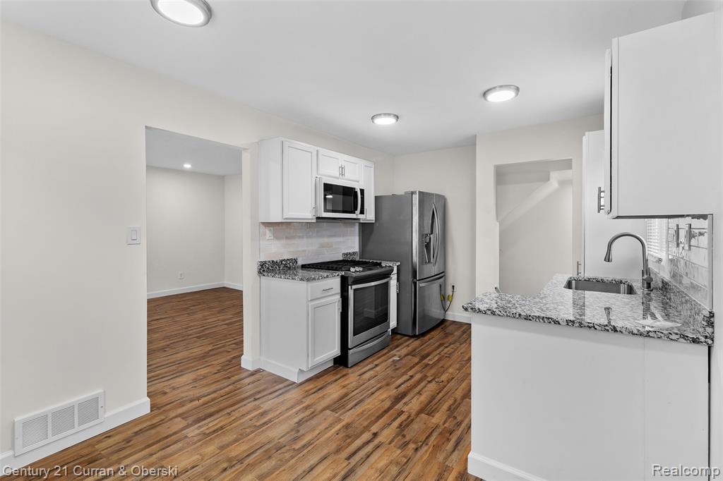 8855 Rosemont Avenue, Detroit, MI 48228 — Photo 9