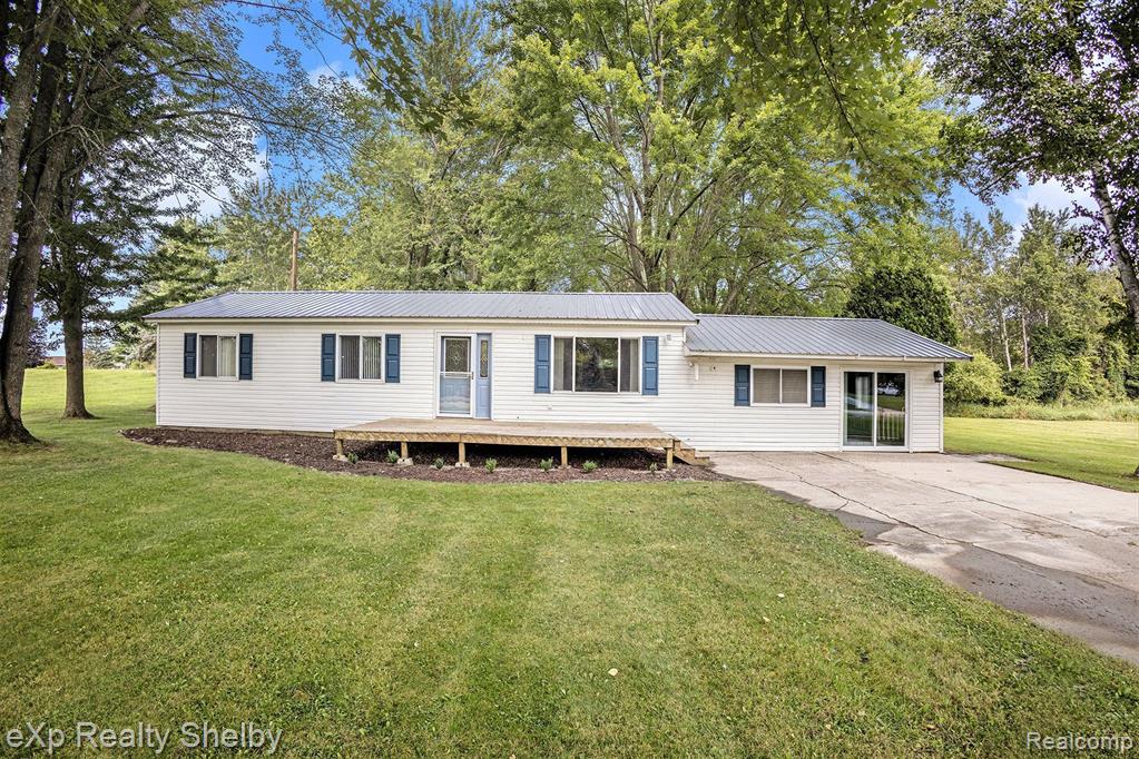 9486 MIRAMICHI Drive, Evart, MI 49631 — Photo 2