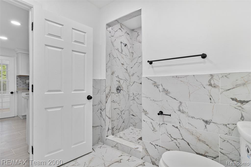 605 Eureka Road, Wyandotte, MI 48192 — Photo 17