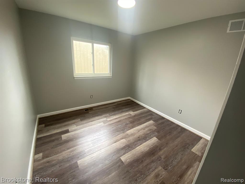 940 FRED W MOORE, St. Clair, MI 48079 — Photo 8