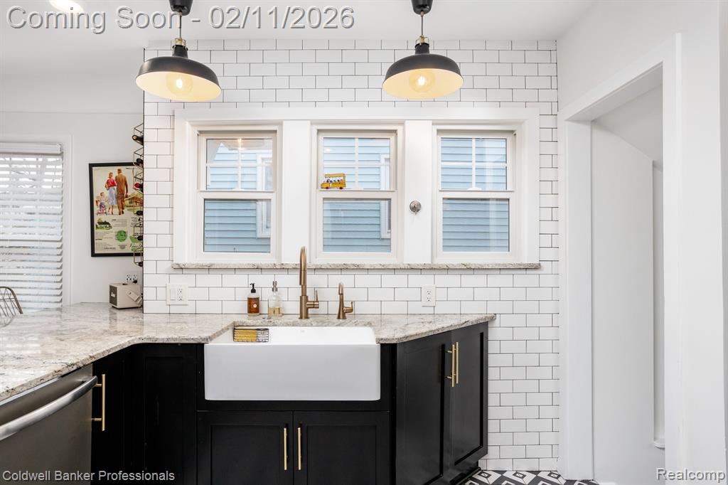 805 Forestdale Road, Royal Oak, MI 48067 — Photo 8