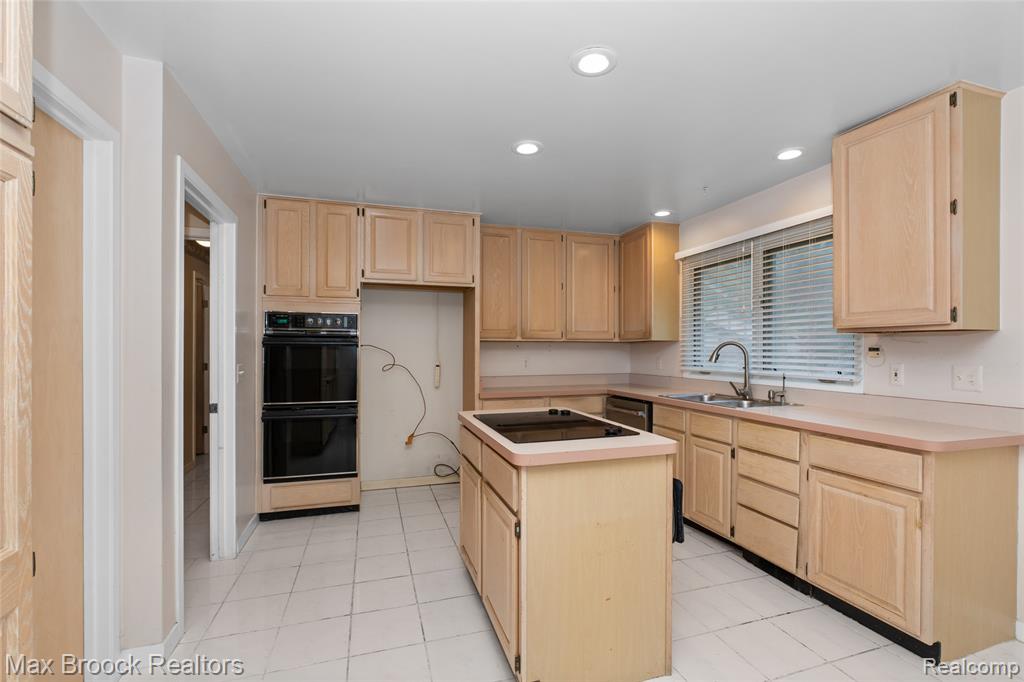 5199 Shenandoah Court, West Bloomfield, MI 48323 — Photo 33