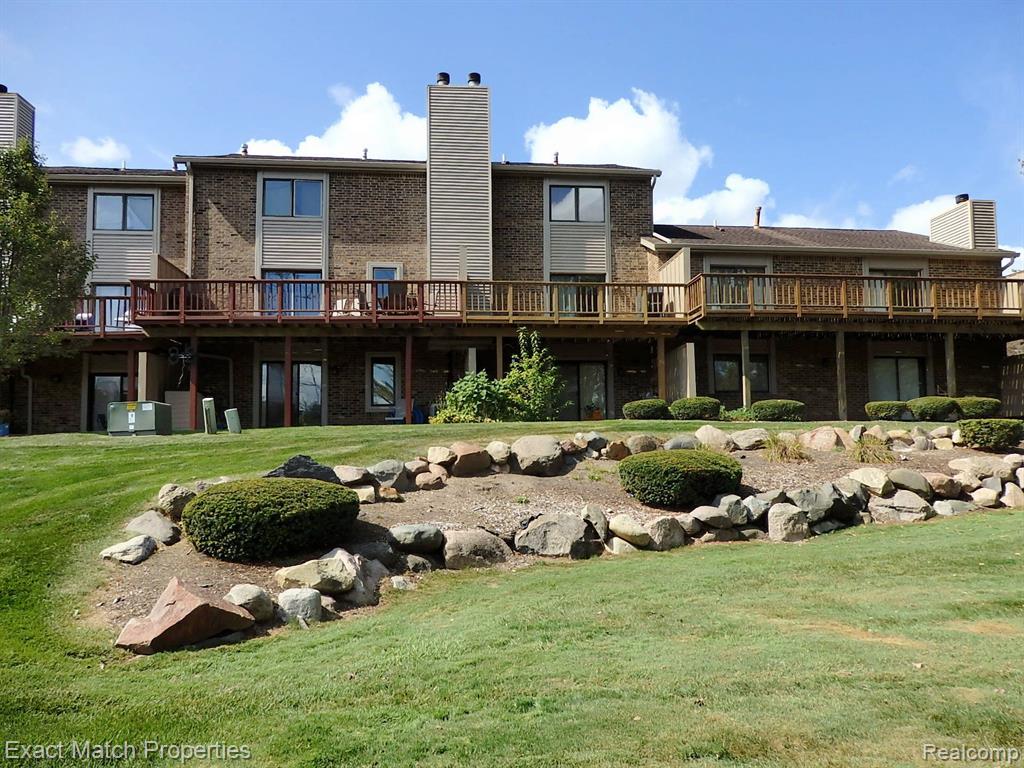 6896 NORTHCREST Way E, 15, Clarkston, MI — Photo 7