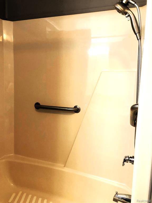 622 Cypress Court, Jonesville, MI 49250 — Photo 13