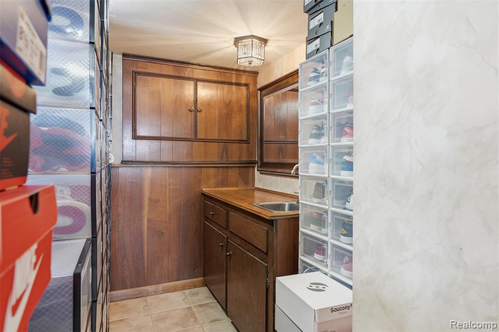 5586 Wild Ridge Lane, West Bloomfield, MI — Photo 20