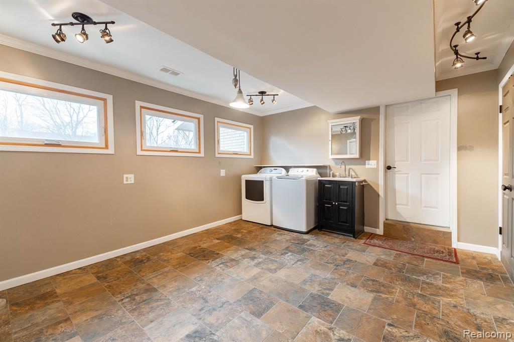 8064 WOOD Drive, Grosse Ile, MI 48138 — Photo 11