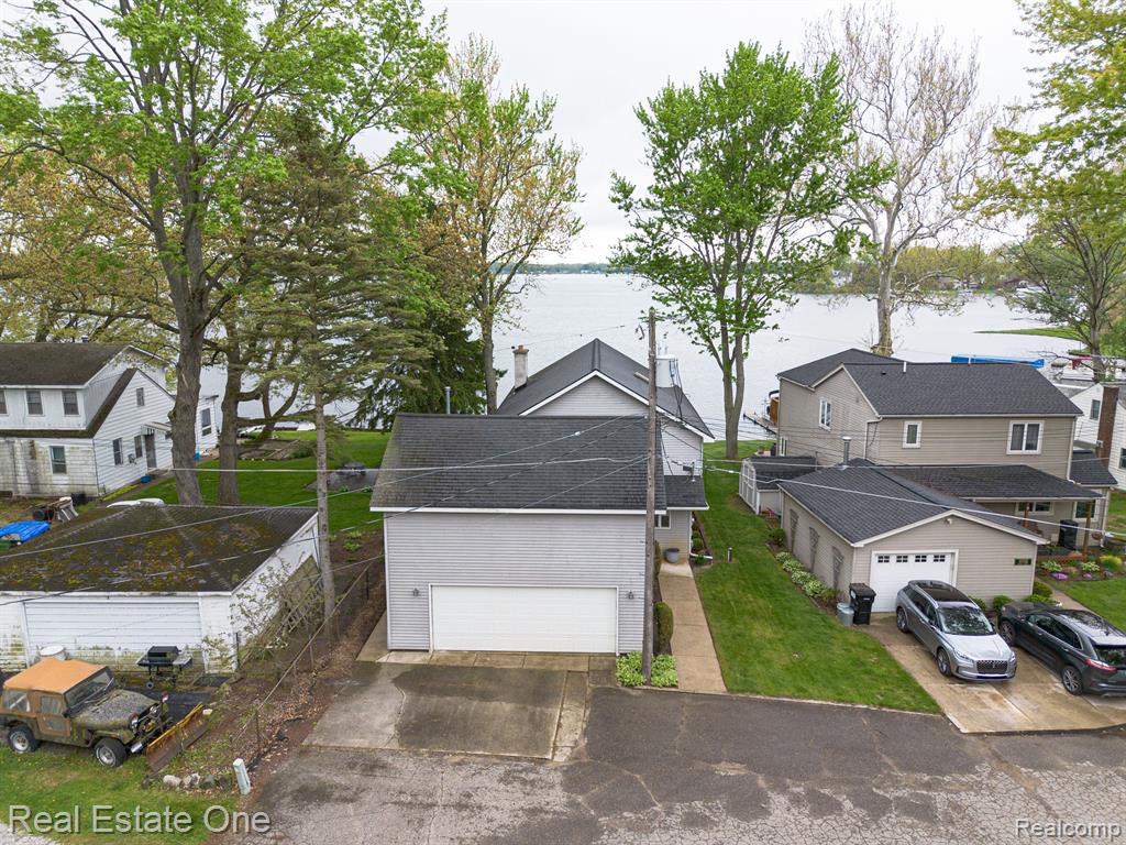 10194 Elmcrest Road, Whitmore Lake, MI 48189 — Photo 9
