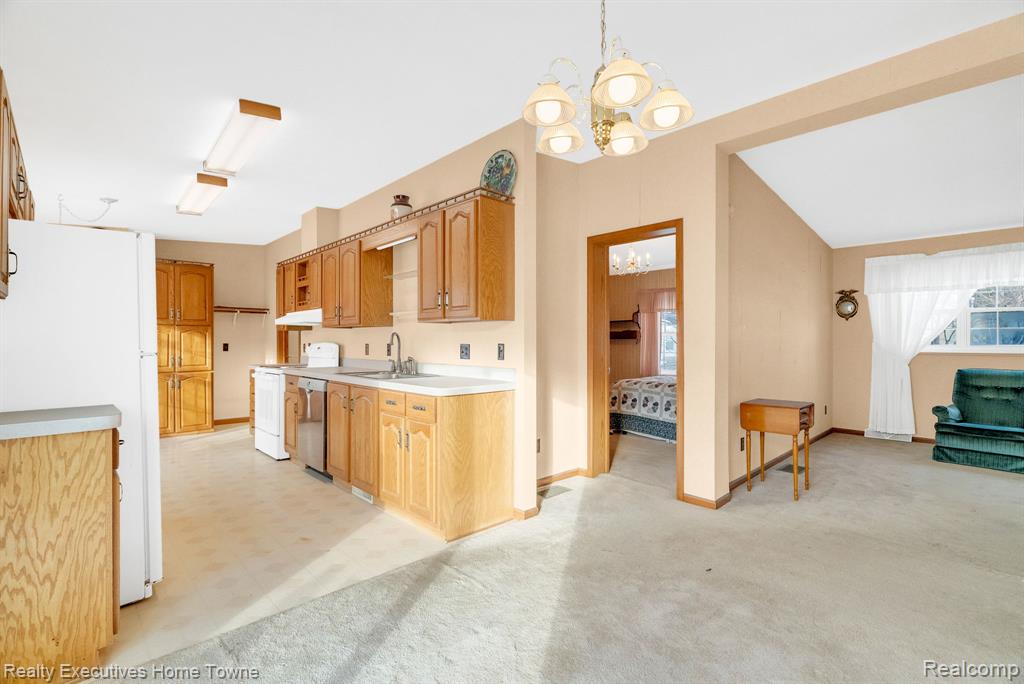 3211 Keewahdin #124, Fort Gratiot, MI 48059 — Photo 9
