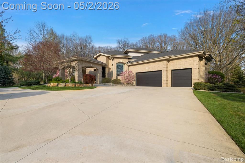 930 Bear Creek Court, Rochester, MI 48306 — Photo 2