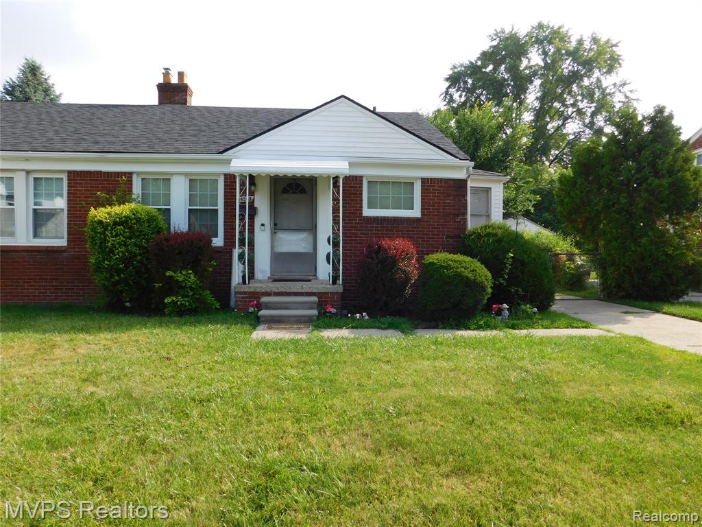 18557 Roscommon Street, Harper Woods, MI 48225 — Photo 2