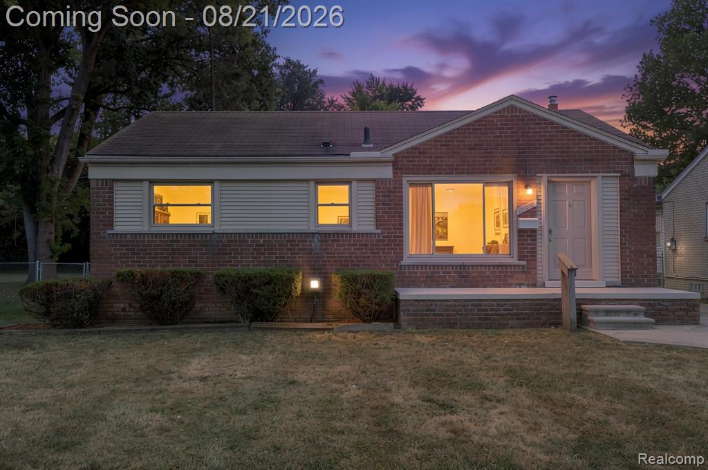 22030 Lanse Street, Saint Clair Shores, MI 48081