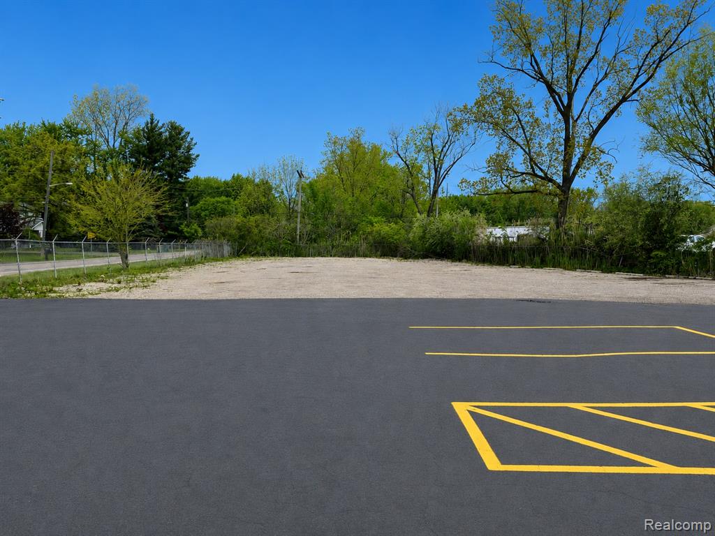 20401 Gudith Road, Brownstown, MI 48183 — Photo 11