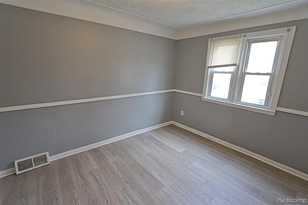 19361 Wakenden, Redford, MI 48240 — Photo 27