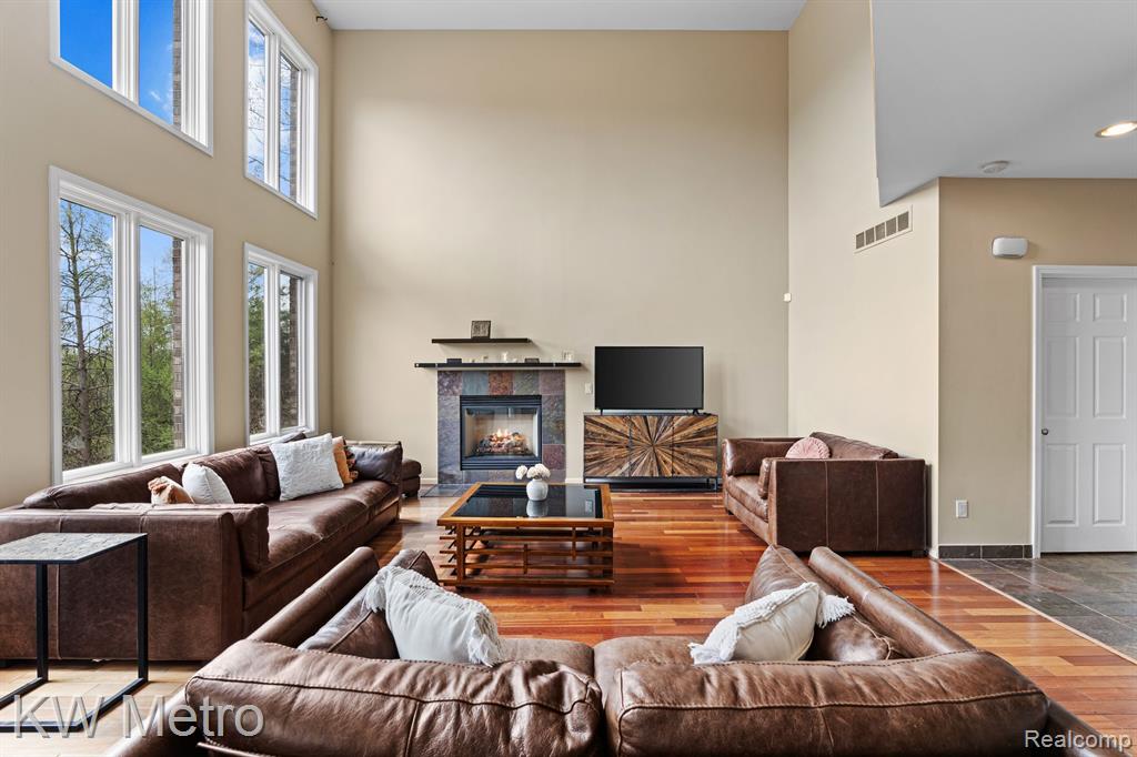 9025 HURON BLUFFS Drive, White Lake, MI — Photo 9