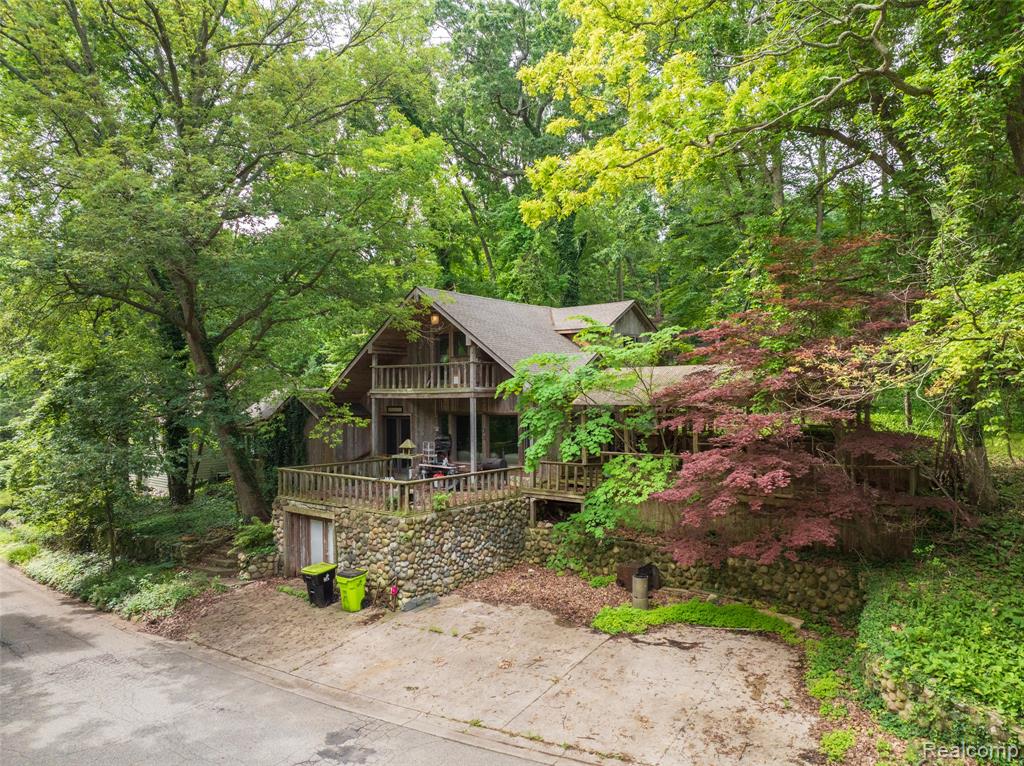 4995 Mohawk Avenue, Clarkston, MI 48348 — front exterior