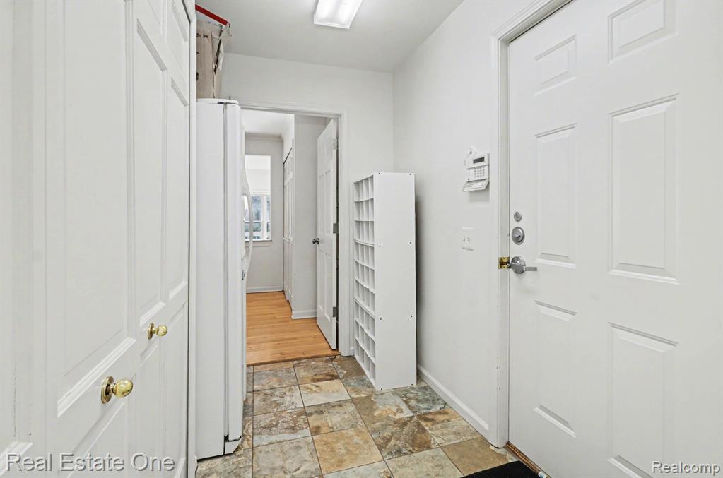 5840 Inkster Road, West Bloomfield, MI 48323 — Photo 25
