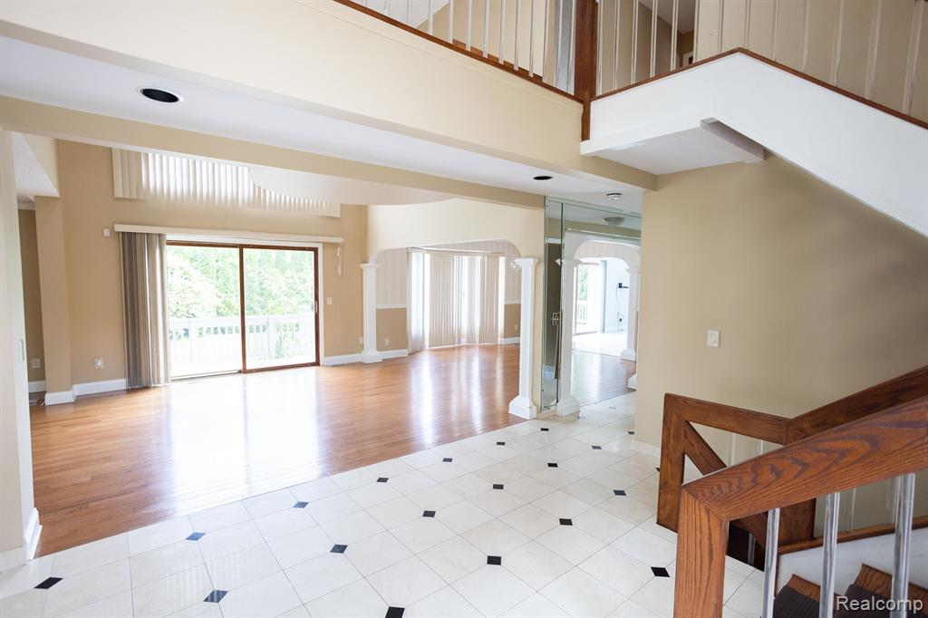 5881 NANEVA, West Bloomfield, MI — Photo 10