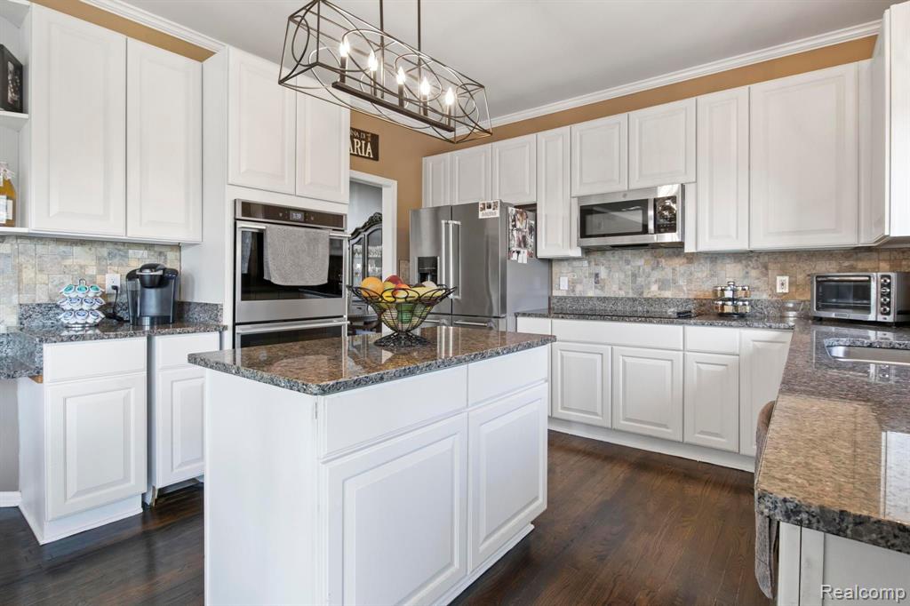 8978 WOODLORE SOUTH Drive, Plymouth, MI 48170 — Photo 40
