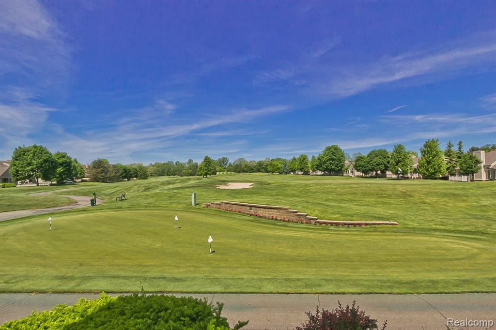 881 Tartan Trail, Bloomfield Hills, MI 48304 — Photo 45