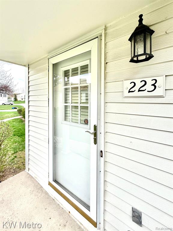 223 NEPTUNE Drive, Walled Lake, MI 48390 — Photo 3