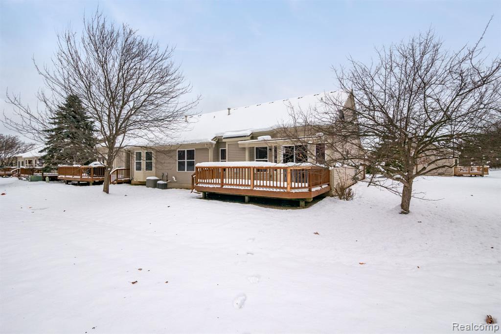 671 Woodhaven Drive, Commerce Twp, MI 48390 — Photo 54