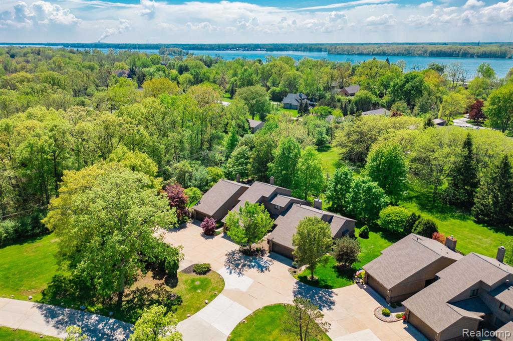 9854 HAWTHORNE GLEN Drive, Grosse Ile, MI 48138 — Photo 36
