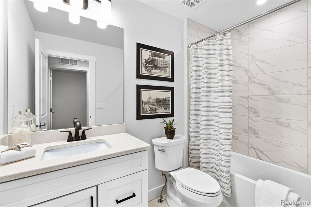 5560 HOBART, West Bloomfield, MI — Photo 14