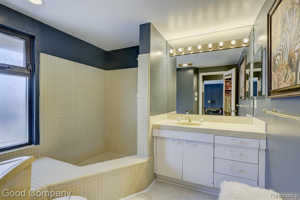 7105 Pebble Park Drive, West Bloomfield, MI — Photo 29