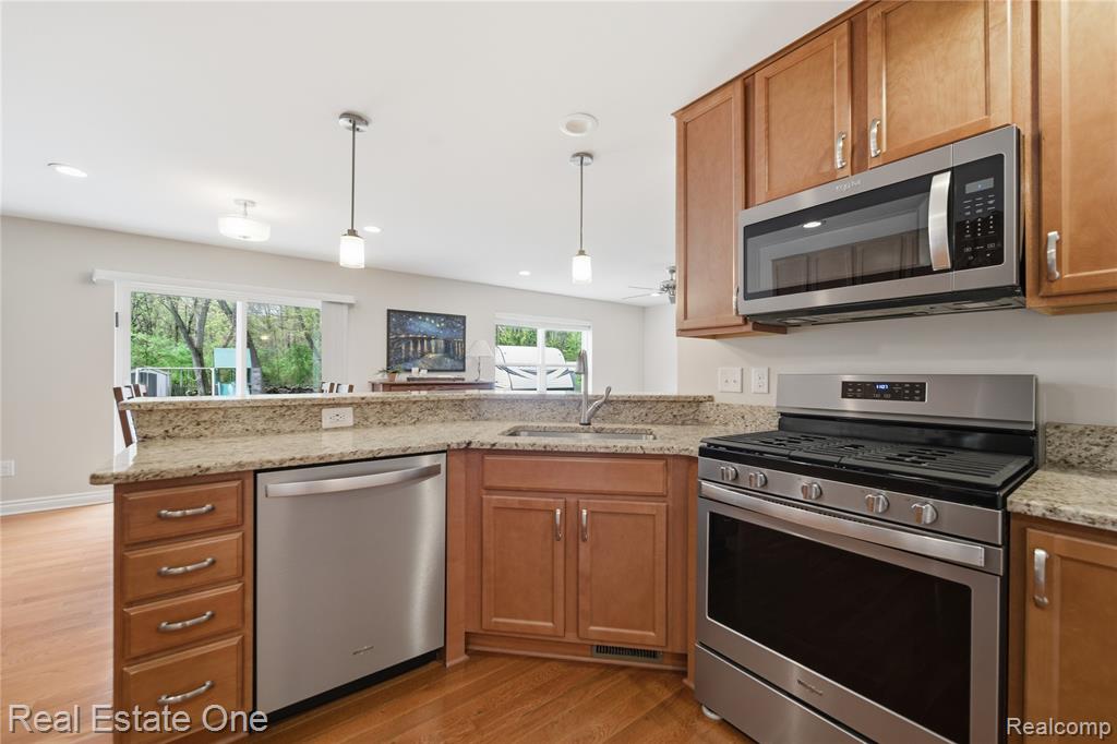 8915 Gittins Street, Commerce Twp, MI 48382 — Photo 11