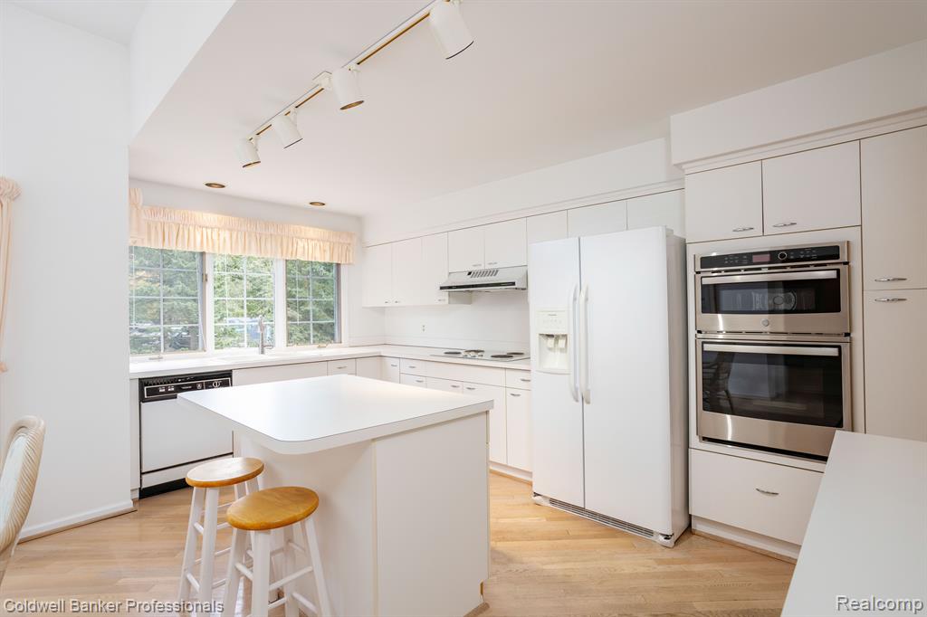 589 CAMBRIDGE Way, 566, Bloomfield Hills, MI 48304 — Photo 34