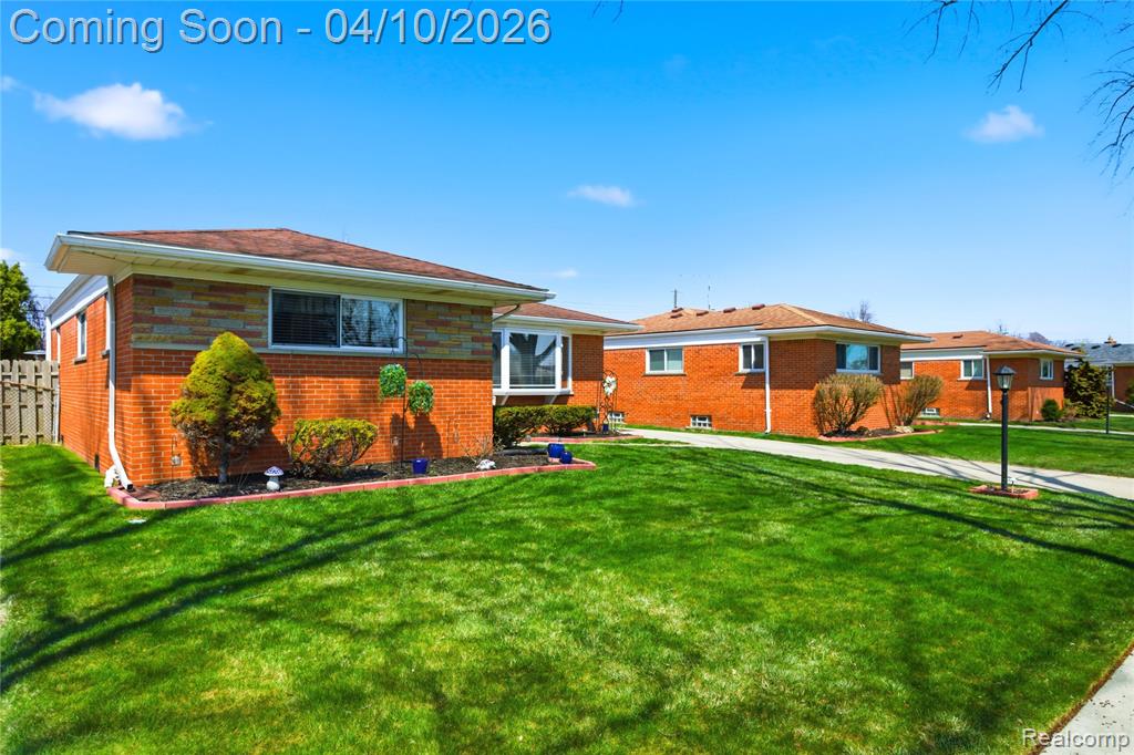 30725 Whittier Avenue, Madison Heights, MI 48071 — Photo 2