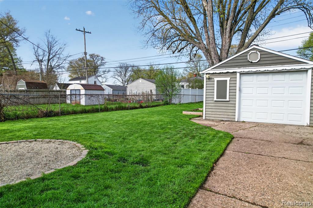 27709 Dartmouth Street, Madison Heights, MI 48071 — Photo 16